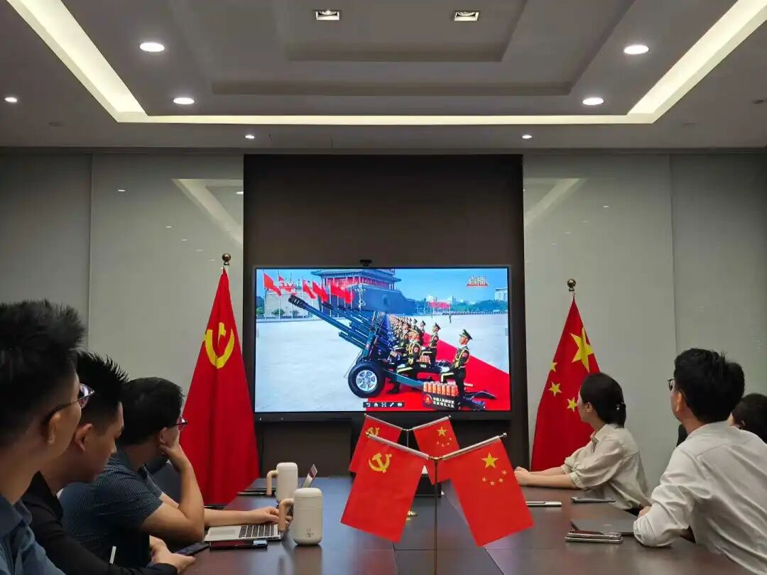 倬信律所组织观看九三阅兵仪式，传承法治与爱国精神